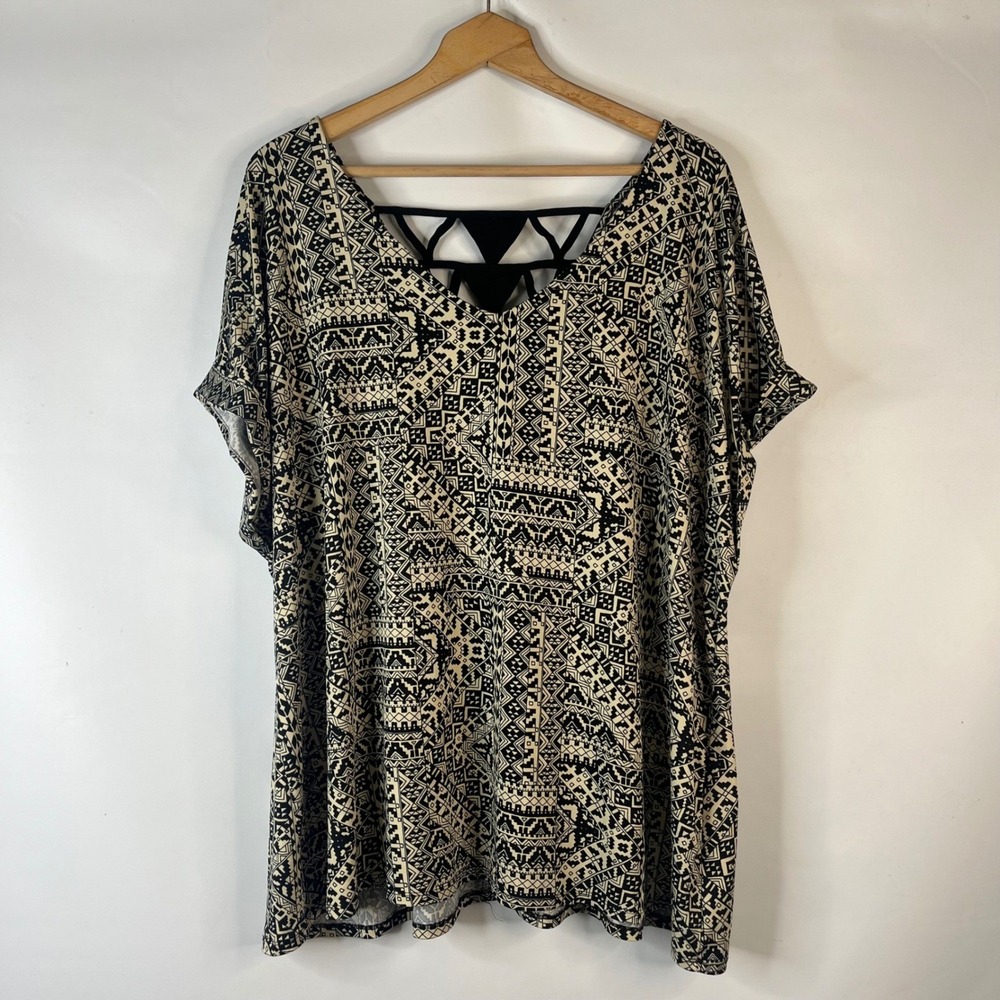 Cato Top Women 22/24W Black Cream Geometric Tribal Print Cage Back Short Sleeve